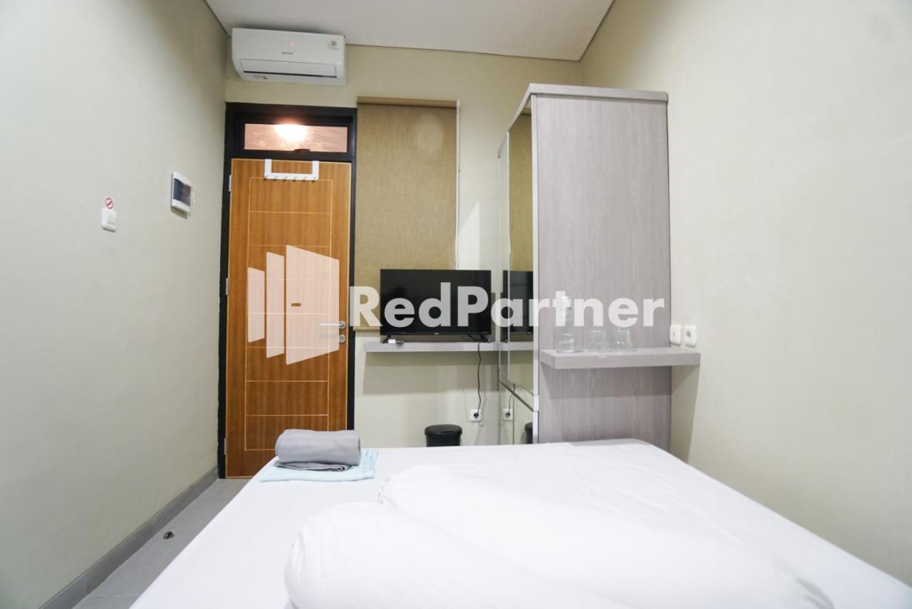 Tomang Gelong Guest House Syariah Mitra Reddoorz Jakarta Exterior photo