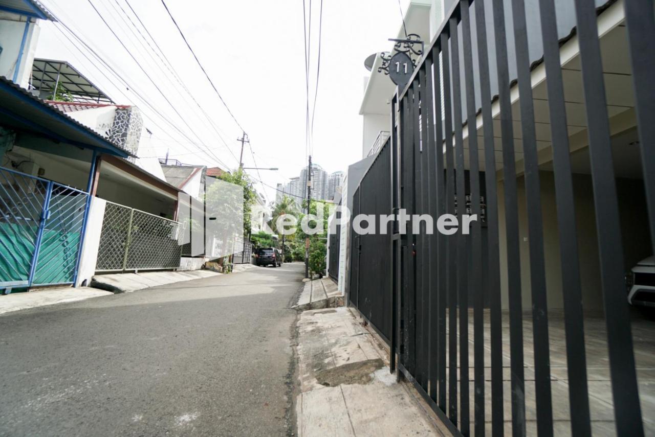 Tomang Gelong Guest House Syariah Mitra Reddoorz Jakarta Exterior photo