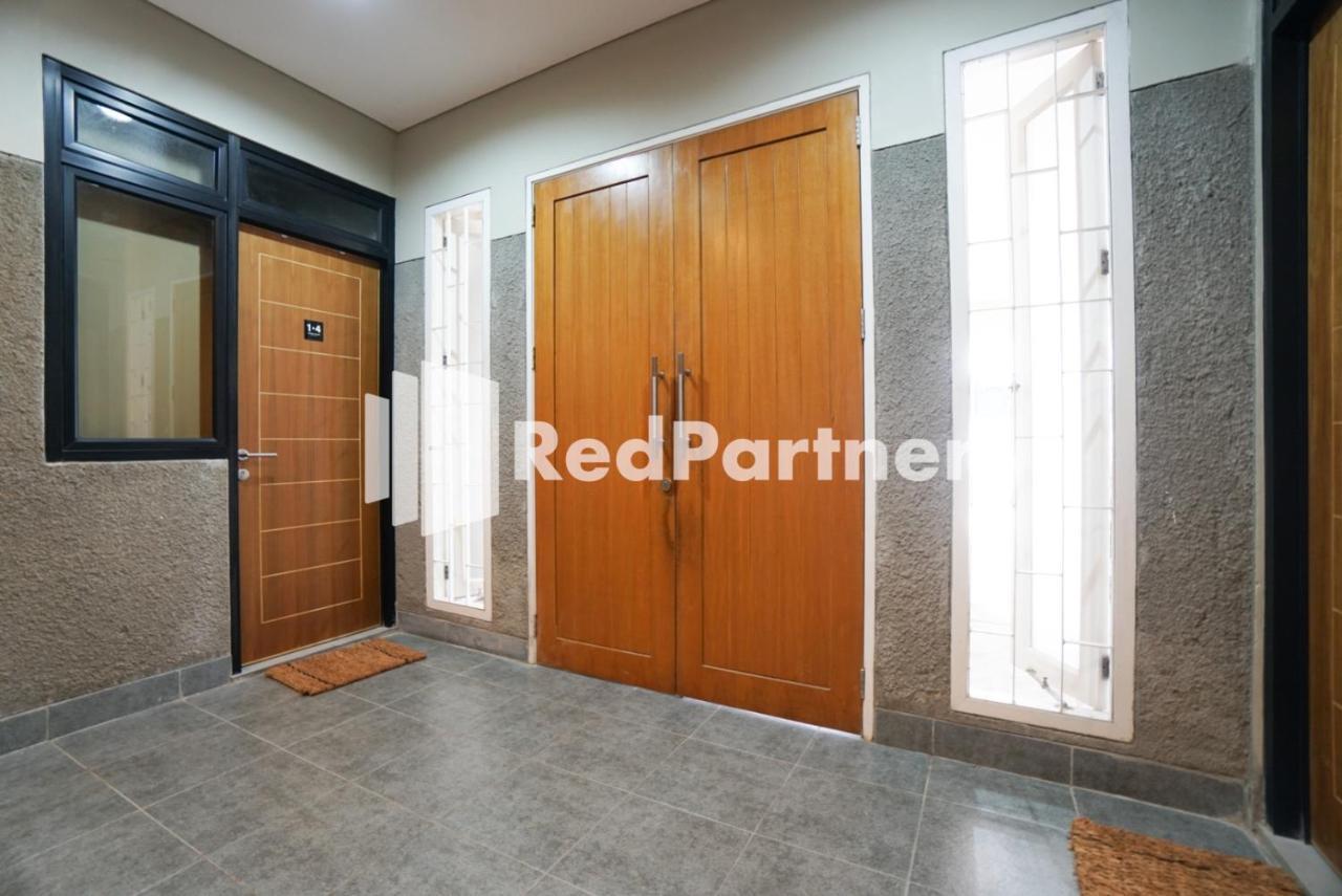 Tomang Gelong Guest House Syariah Mitra Reddoorz Jakarta Exterior photo