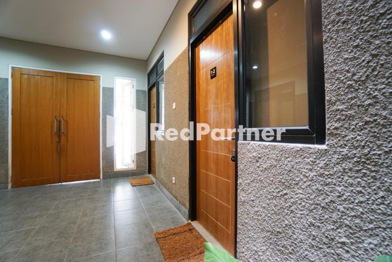 Tomang Gelong Guest House Syariah Mitra Reddoorz Jakarta Exterior photo