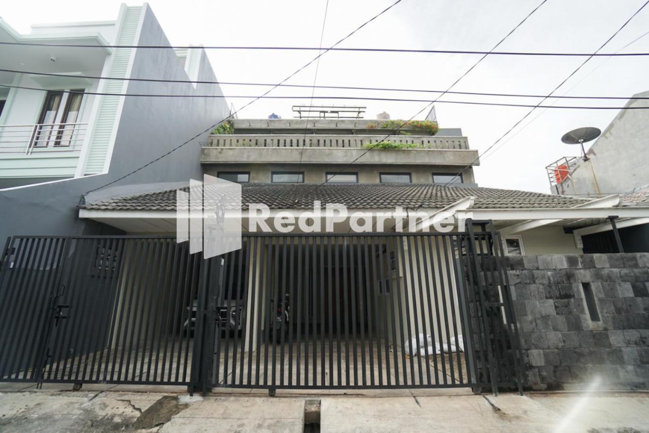 Tomang Gelong Guest House Syariah Mitra Reddoorz Jakarta Exterior photo