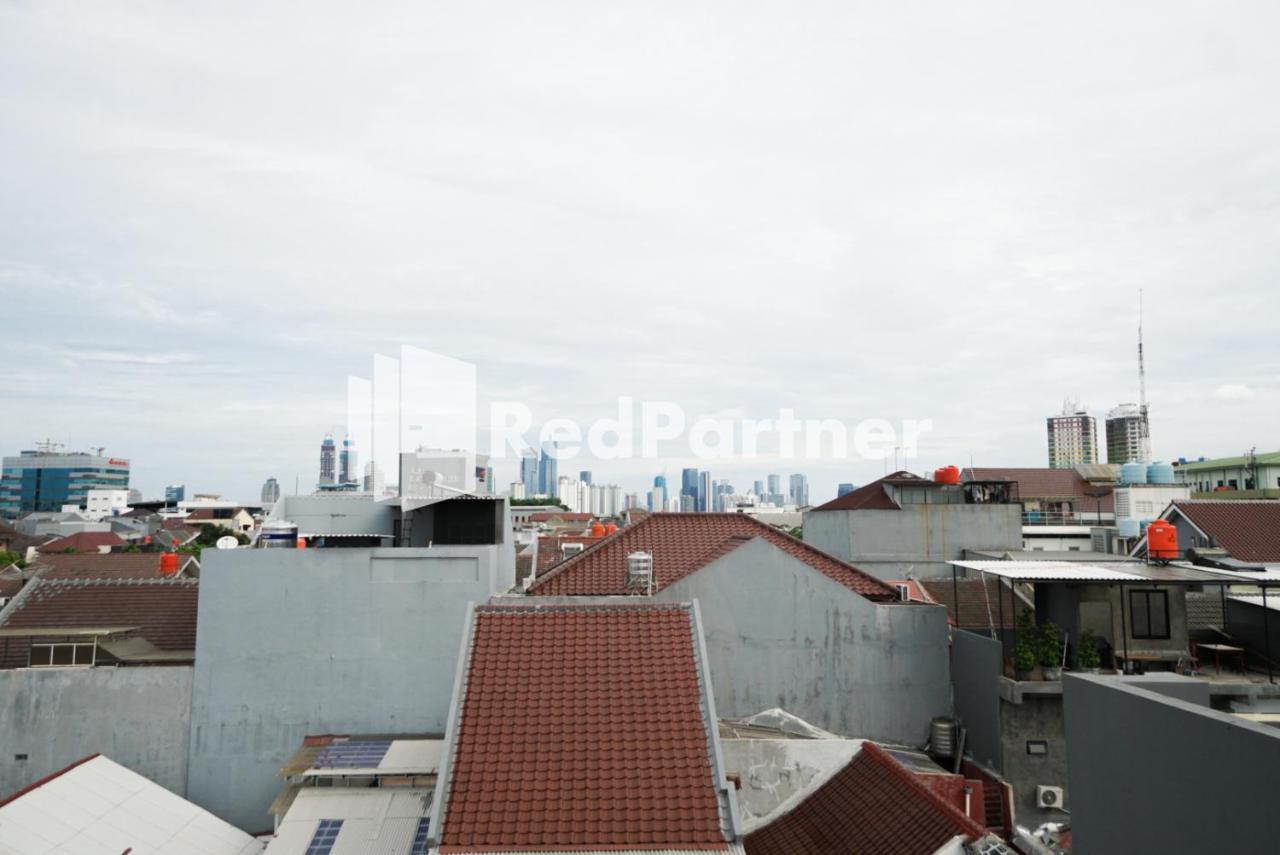 Tomang Gelong Guest House Syariah Mitra Reddoorz Jakarta Exterior photo