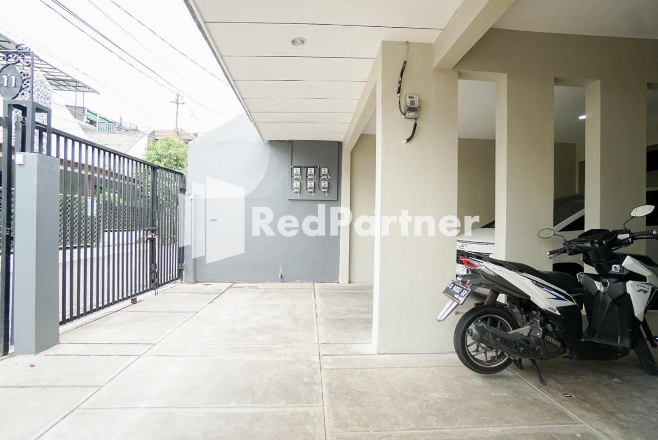 Tomang Gelong Guest House Syariah Mitra Reddoorz Jakarta Exterior photo