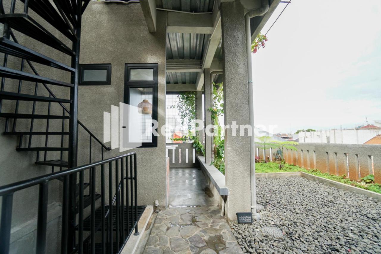 Tomang Gelong Guest House Syariah Mitra Reddoorz Jakarta Exterior photo