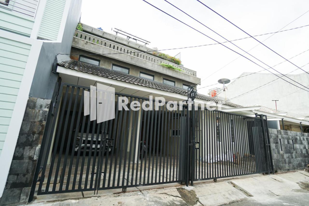 Tomang Gelong Guest House Syariah Mitra Reddoorz Jakarta Exterior photo