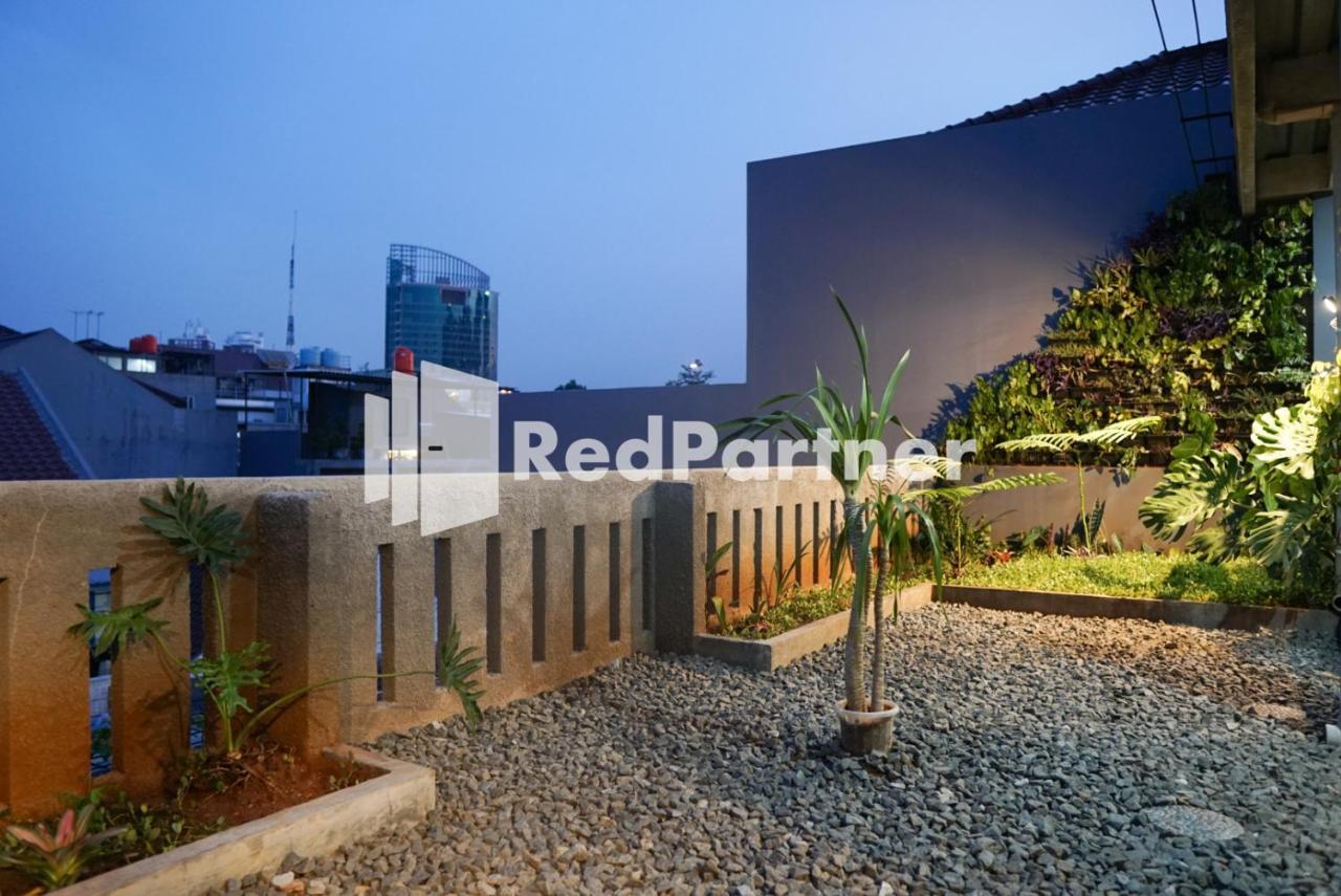Tomang Gelong Guest House Syariah Mitra Reddoorz Jakarta Exterior photo
