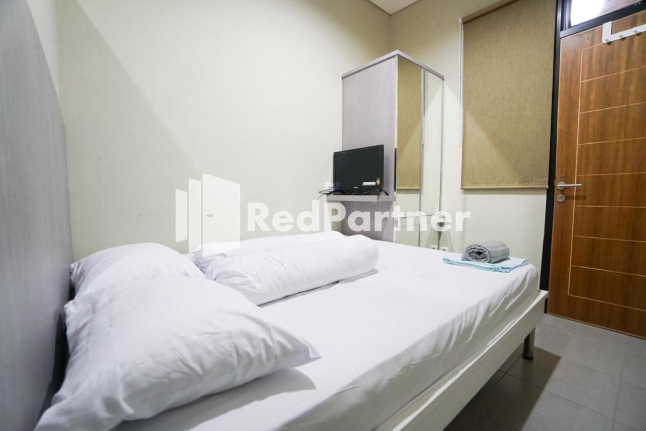 Tomang Gelong Guest House Syariah Mitra Reddoorz Jakarta Exterior photo