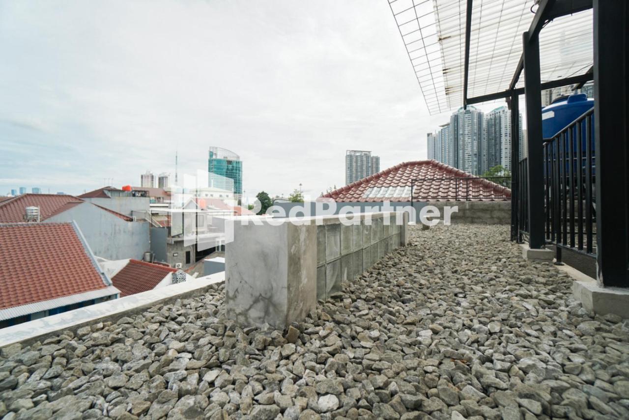 Tomang Gelong Guest House Syariah Mitra Reddoorz Jakarta Exterior photo