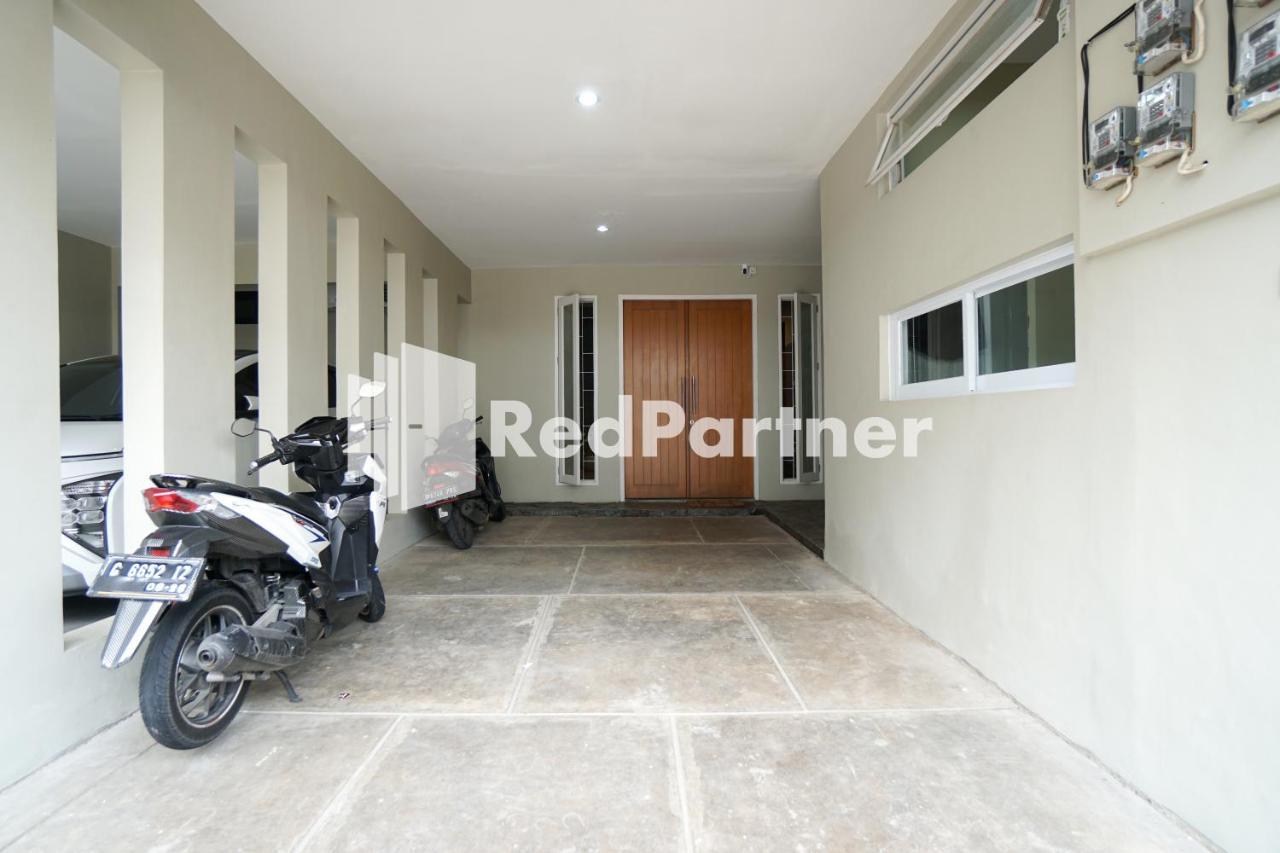 Tomang Gelong Guest House Syariah Mitra Reddoorz Jakarta Exterior photo