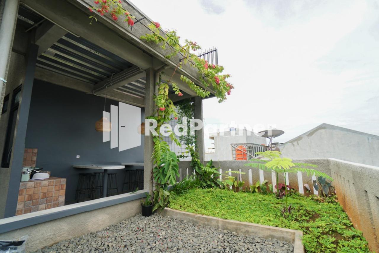 Tomang Gelong Guest House Syariah Mitra Reddoorz Jakarta Exterior photo