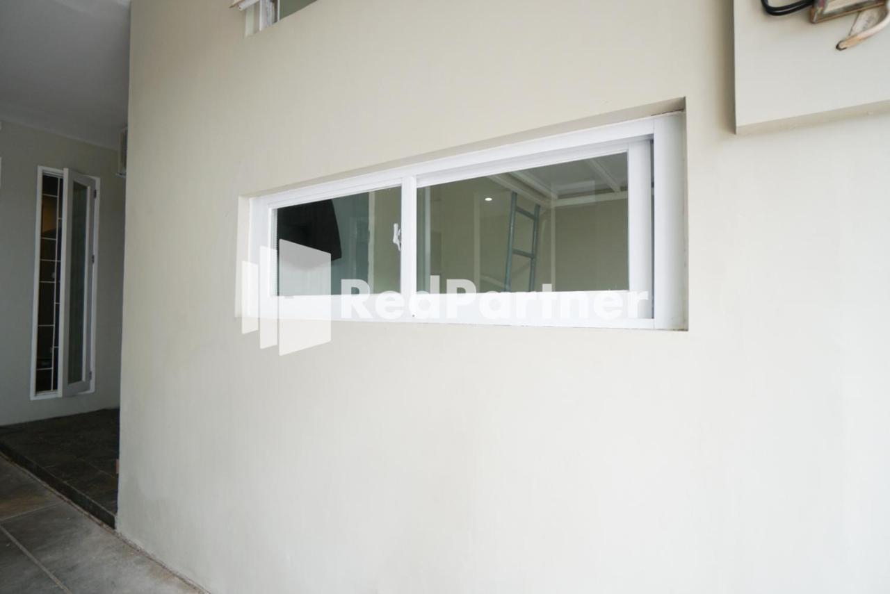 Tomang Gelong Guest House Syariah Mitra Reddoorz Jakarta Exterior photo
